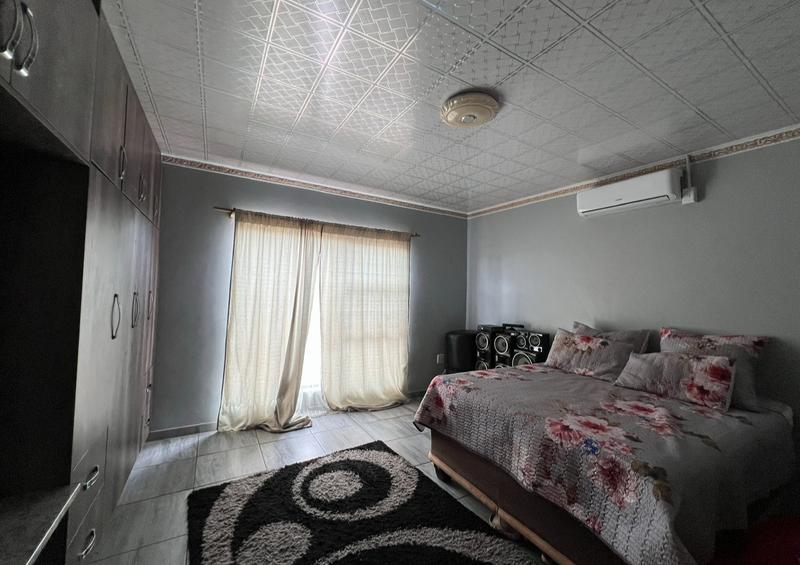 To Let 4 Bedroom Property for Rent in Kathu Northern Cape